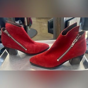 Matisse, Red suede bootie, size 9